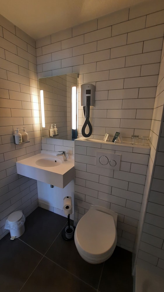 holiday inn calais by ihg