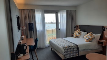 holiday inn calais by ihg