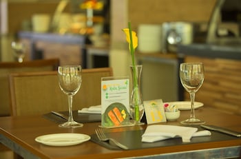 leques brasil hotel escola