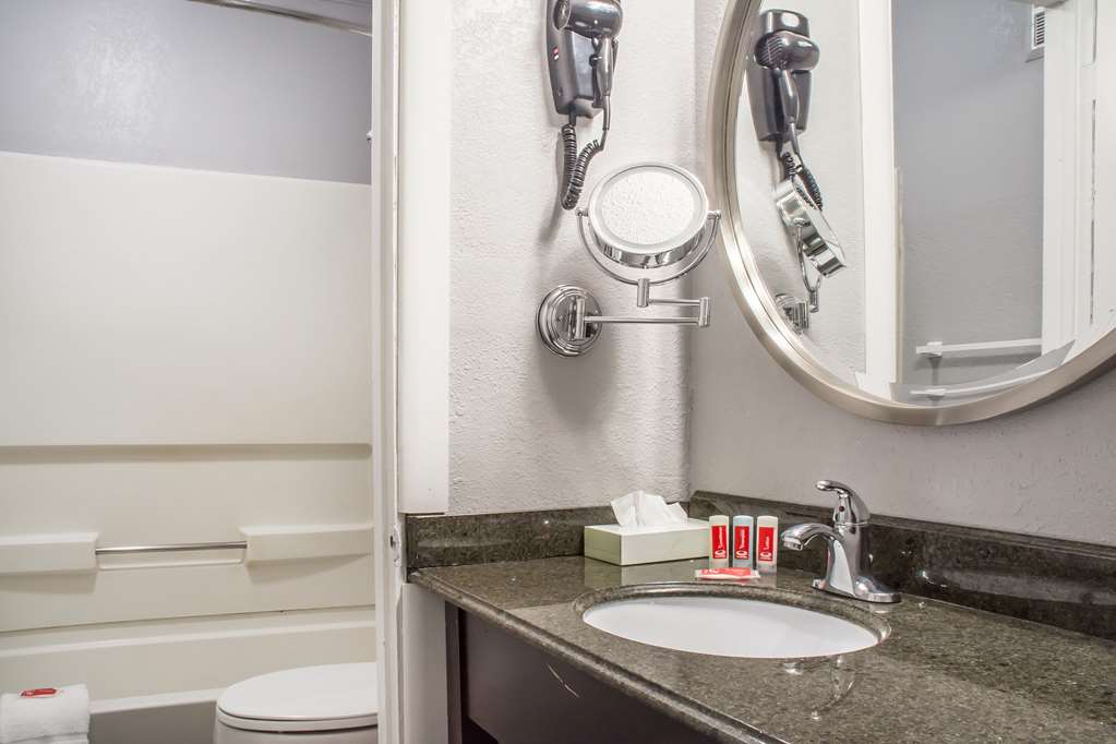 econo lodge brockport