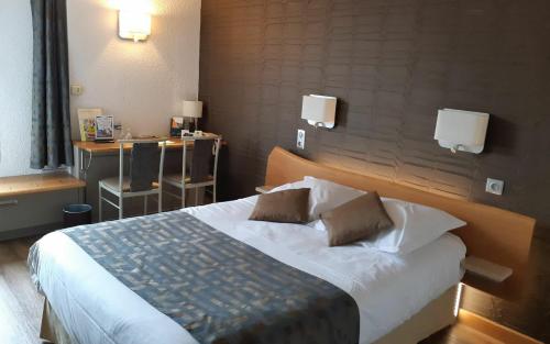 logis le cheval rouge