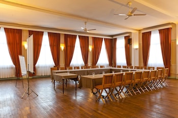 logis le cheval rouge