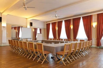 logis le cheval rouge