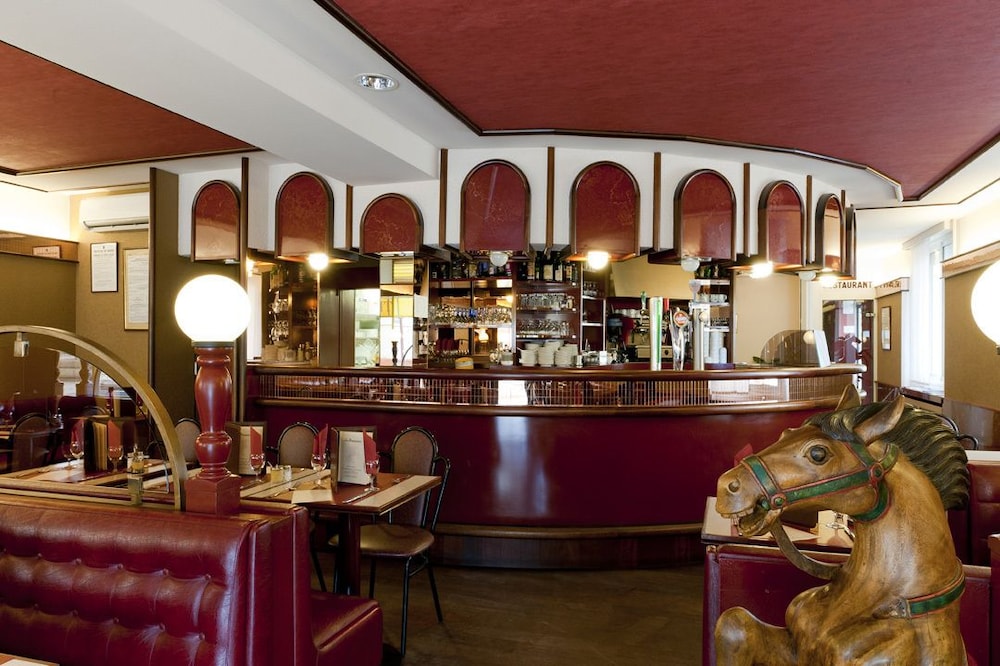 logis le cheval rouge