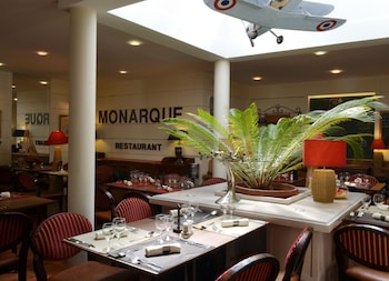 Logis Hotel Restaurant Le Monarque,La Chaussee-Saint-Victor>>Blois,3 star