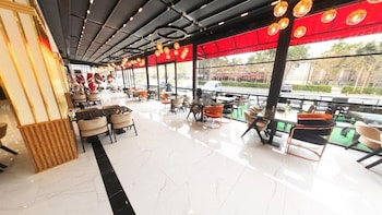 sarissa hotel