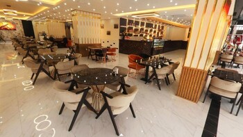 sarissa hotel