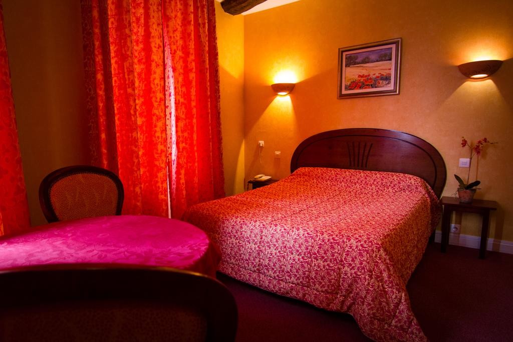 logis hotel du commerce quintin