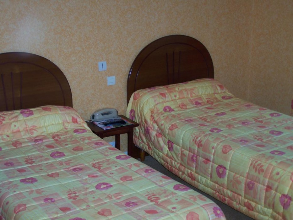 logis hotel du commerce quintin