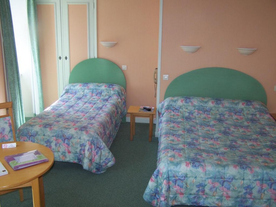 logis hotel du commerce quintin