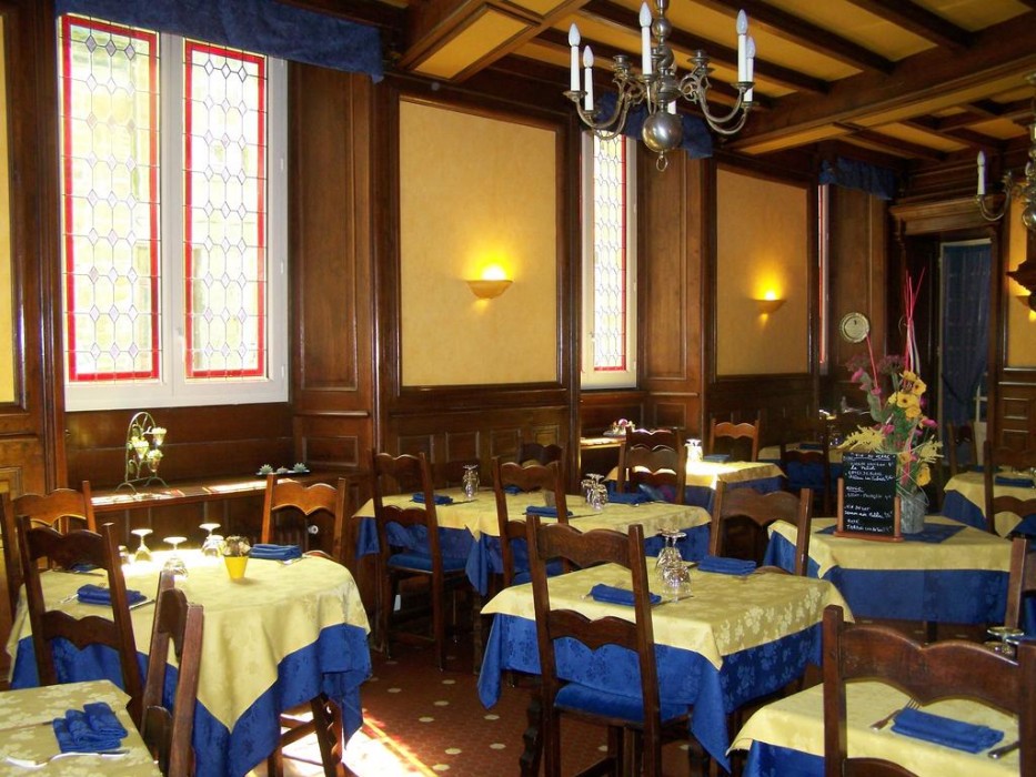 logis hotel du commerce quintin