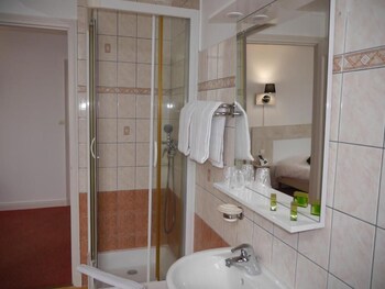 logis hotel du commerce quintin