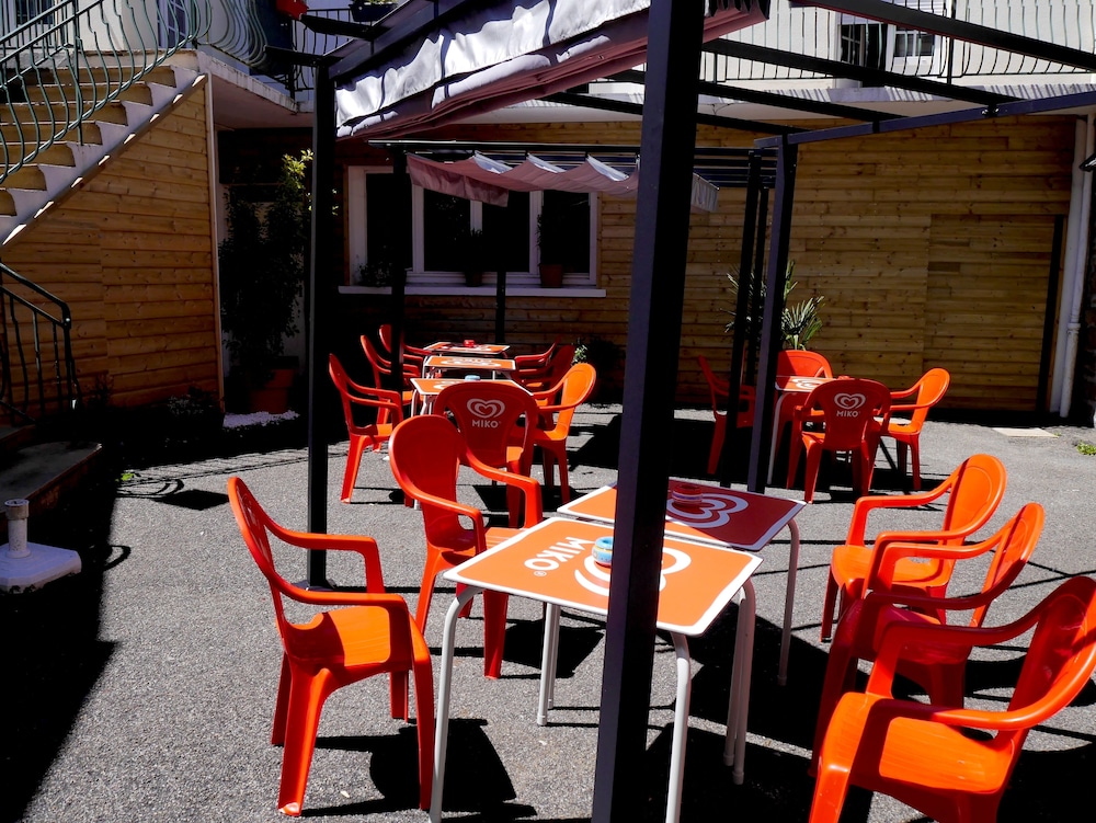 logis hotel du commerce quintin