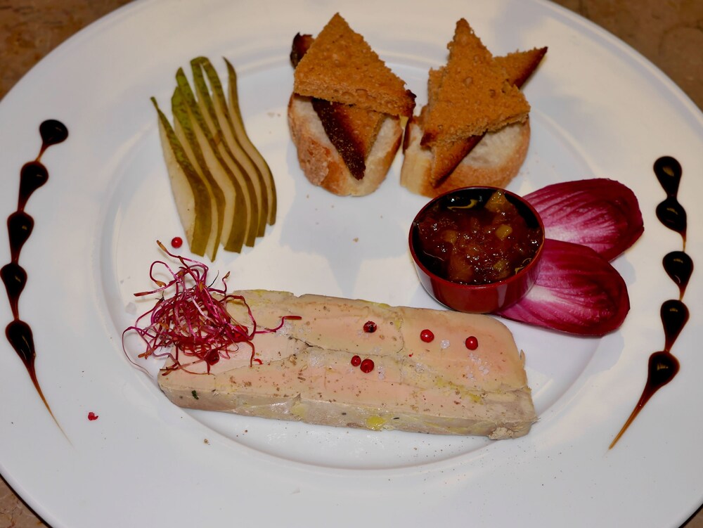 logis hotel du commerce quintin