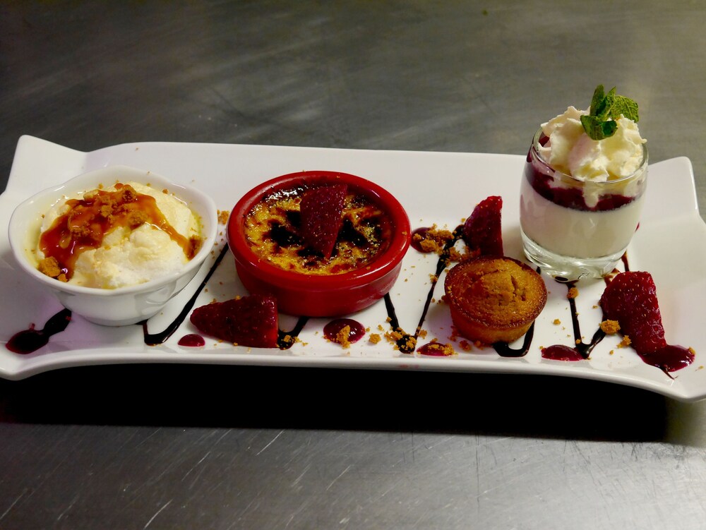 logis hotel du commerce quintin