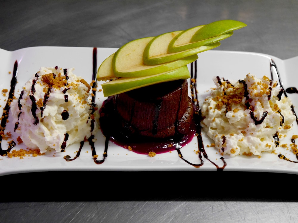 logis hotel du commerce quintin