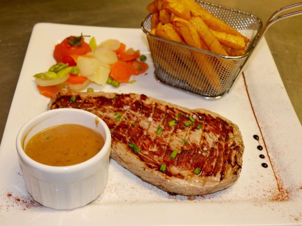 logis hotel du commerce quintin