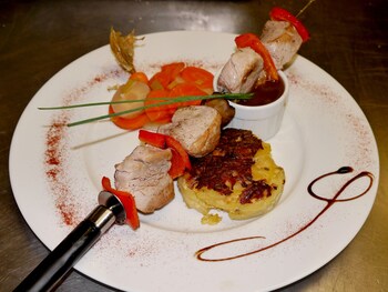 logis hotel du commerce quintin