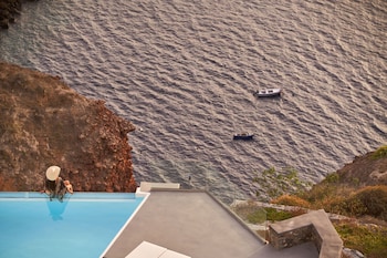 charisma suites