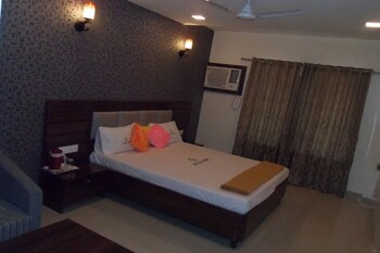 hotel royal park residency