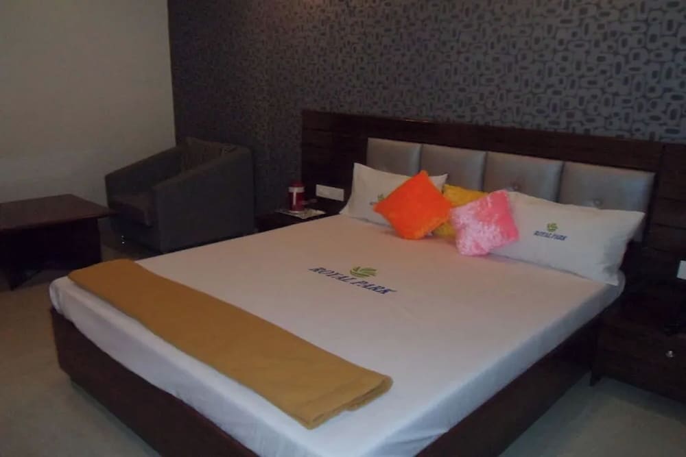 hotel royal park residency