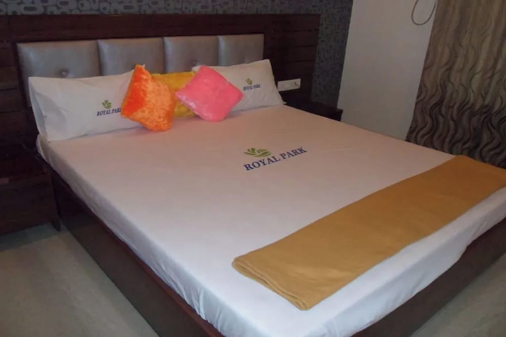 hotel royal park residency