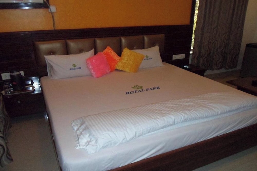 hotel royal park residency