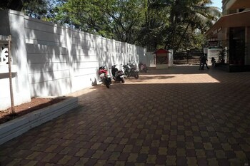 hotel royal park residency