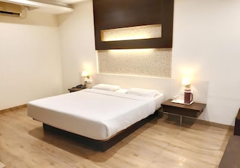 hotel adarsha palace