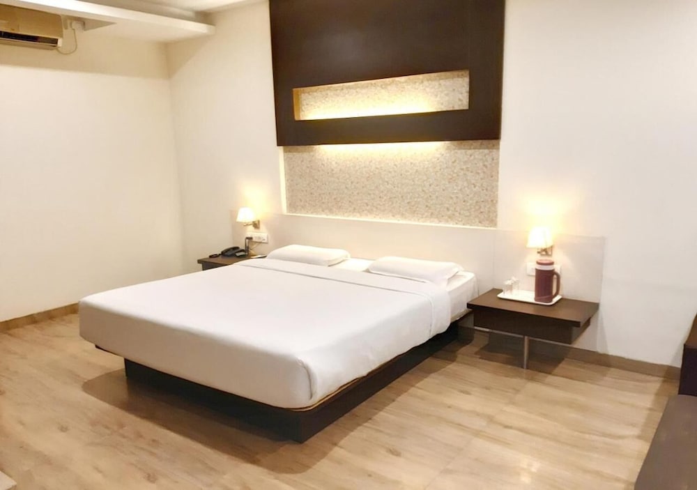 hotel adarsha palace