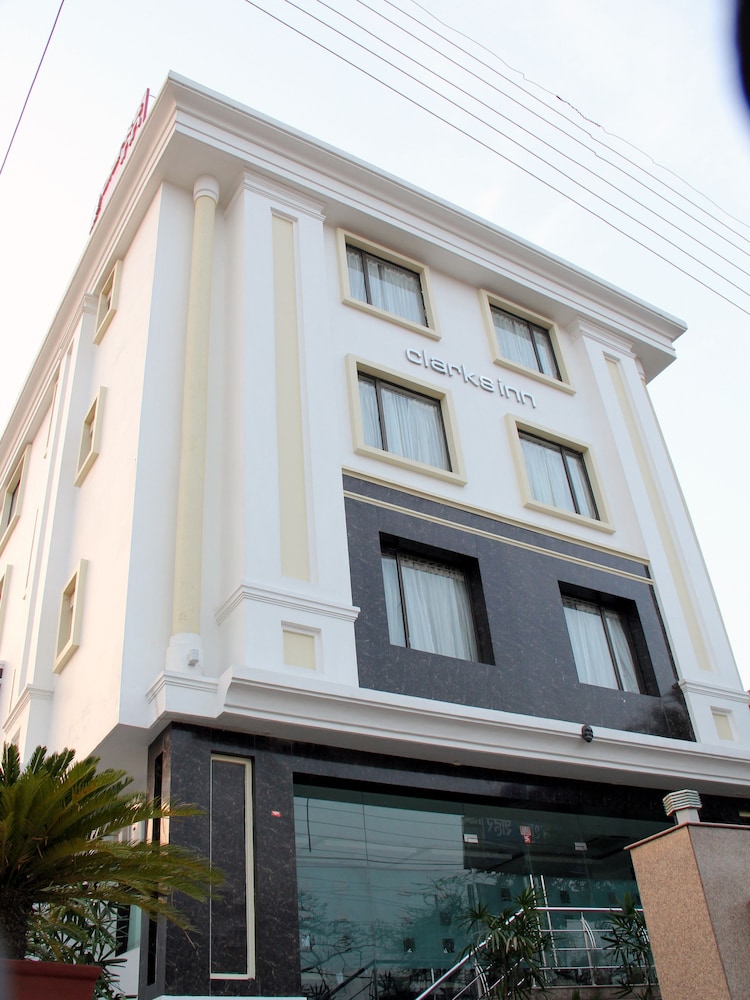 clarks inn mathura