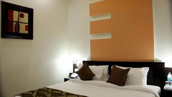 clarks inn mathura