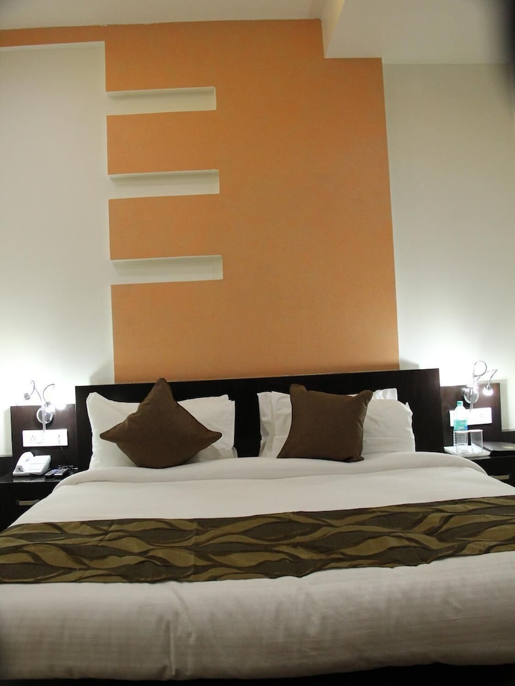clarks inn mathura