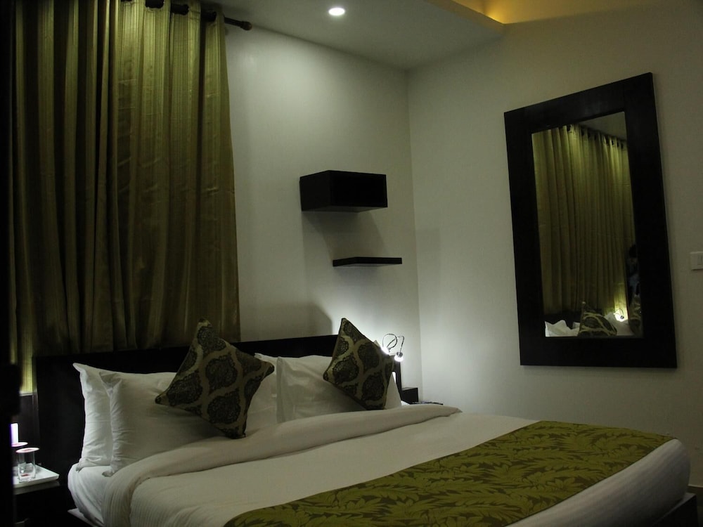 clarks inn mathura
