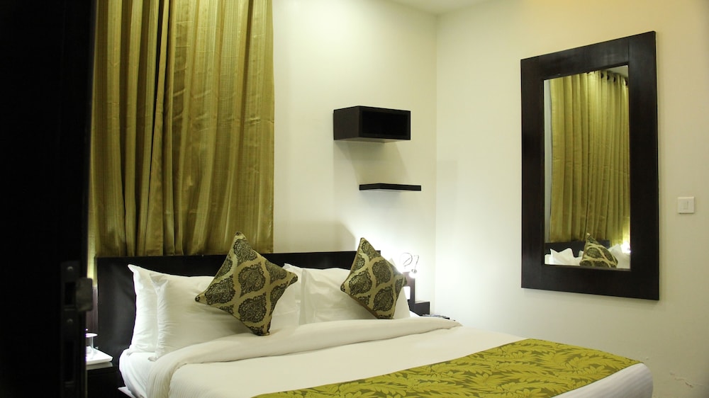 clarks inn mathura