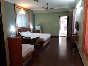 Akshaya Palace Inn,Krishnarajasagara,2 star