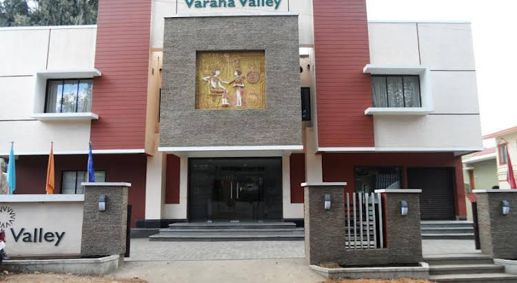 varaha valley hotel