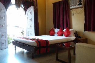 new hotel white palace