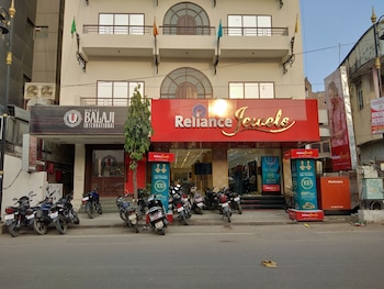 hotel r b international
