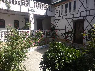 Hotel New Shalimar,Boulevard Road,2 star