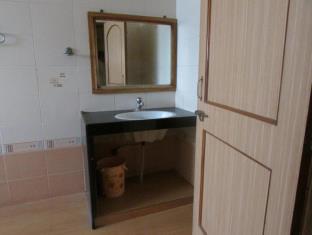 Hotel Om Park,Akola>>Ahmednagar,2 star