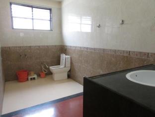 Hotel Om Park,Akola>>Ahmednagar,2 star