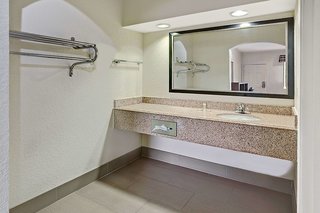 super 8 by wyndham houston hobby airport south