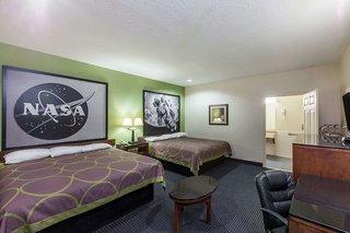 Super 8 By Wyndham Houston Hobby Airport South,Houston County>>Downtown Houston,2 star