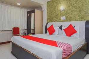 Oyo 23711 Hotel Tushar,Sadashiv Peth,3 star