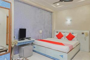 Oyo 23711 Hotel Tushar,Sadashiv Peth,3 star