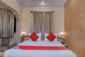 Oyo 23711 Hotel Tushar,Sadashiv Peth,3 star