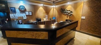 hotel meenakshi palace