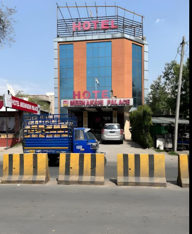 hotel meenakshi palace