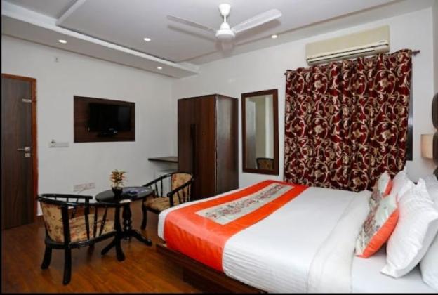 hotel meenakshi palace